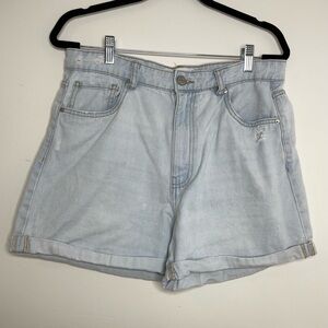 Refuge Denim Mom Distressed Light Wash Jean Shorts 11